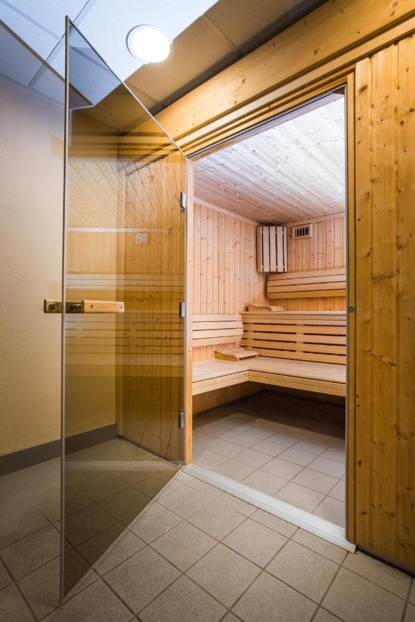 Hotel Les Essarts, Ussim Vacances Valloire Bagian luar foto